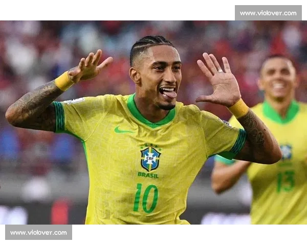 世界级球星闪耀赛场 聚焦全球足坛传奇人物的成长与辉煌